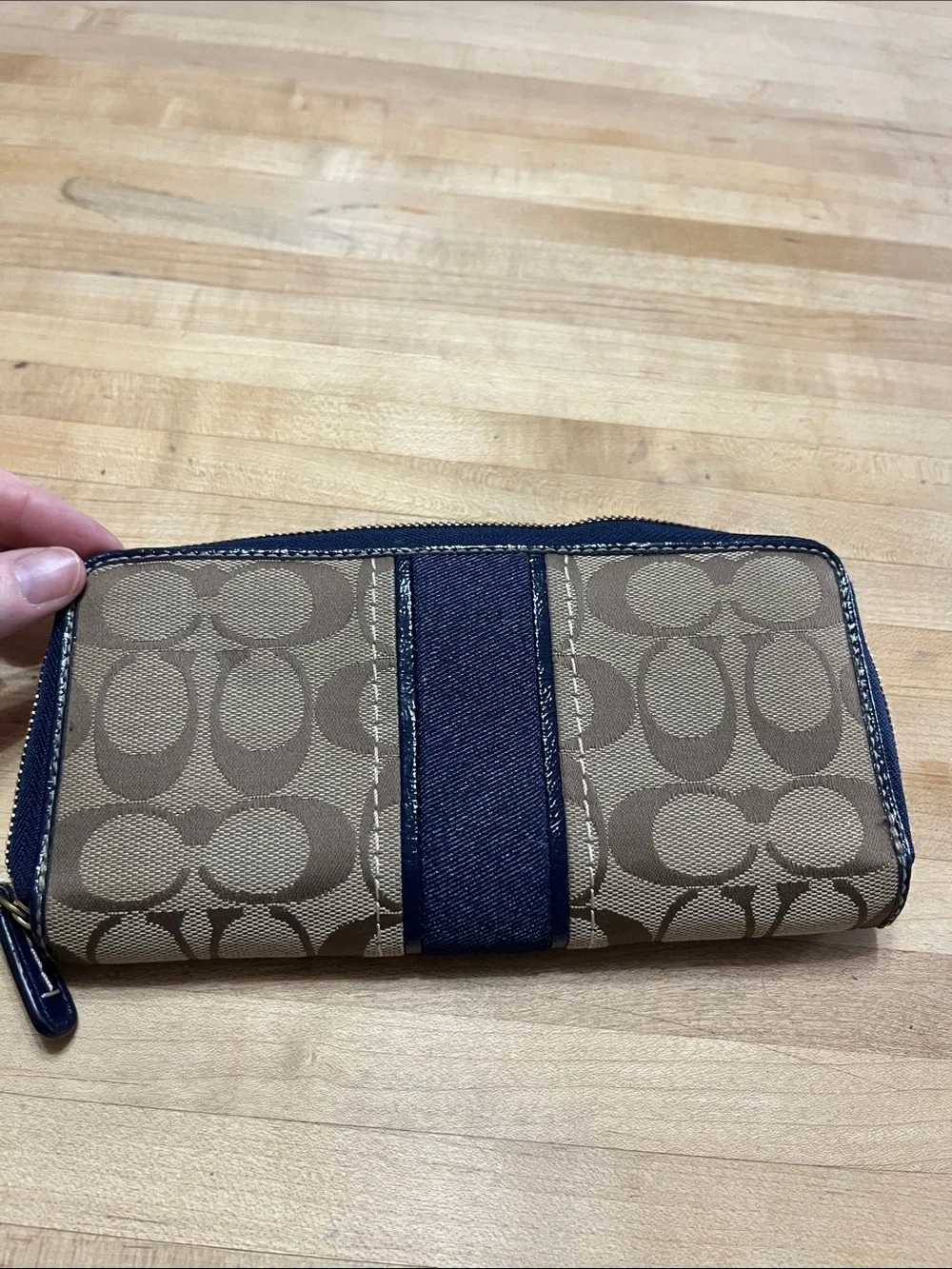 Coach Khaki Signature Wallet with Navy Trim - Picture 4 of 4